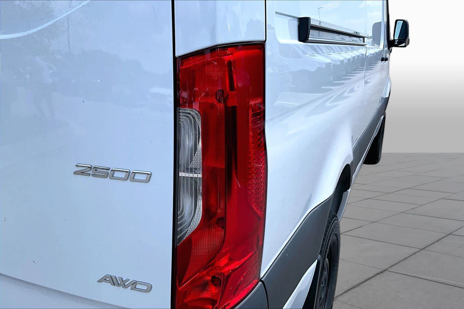 Used 2025 Mercedes-Benz Sprinter 2500 image 27