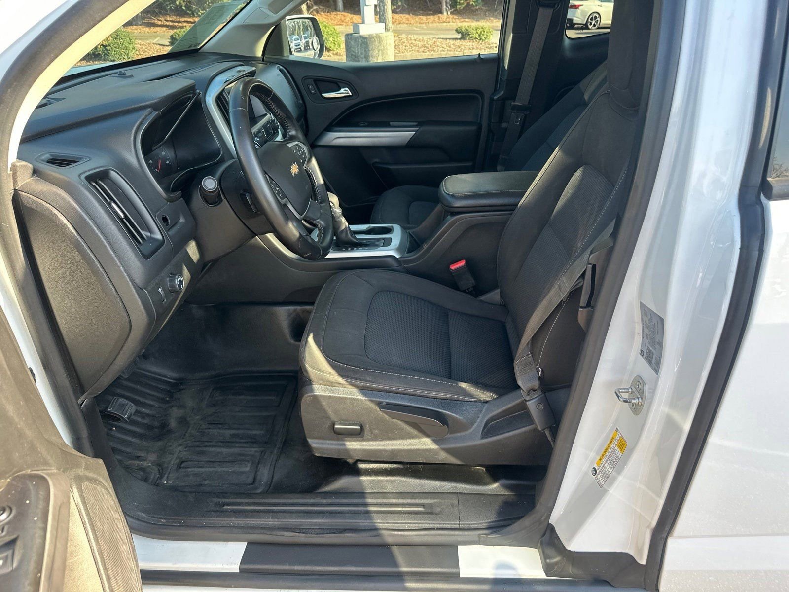 Used 2022 Chevrolet Colorado LT w/ Fleet Safety Package image 9