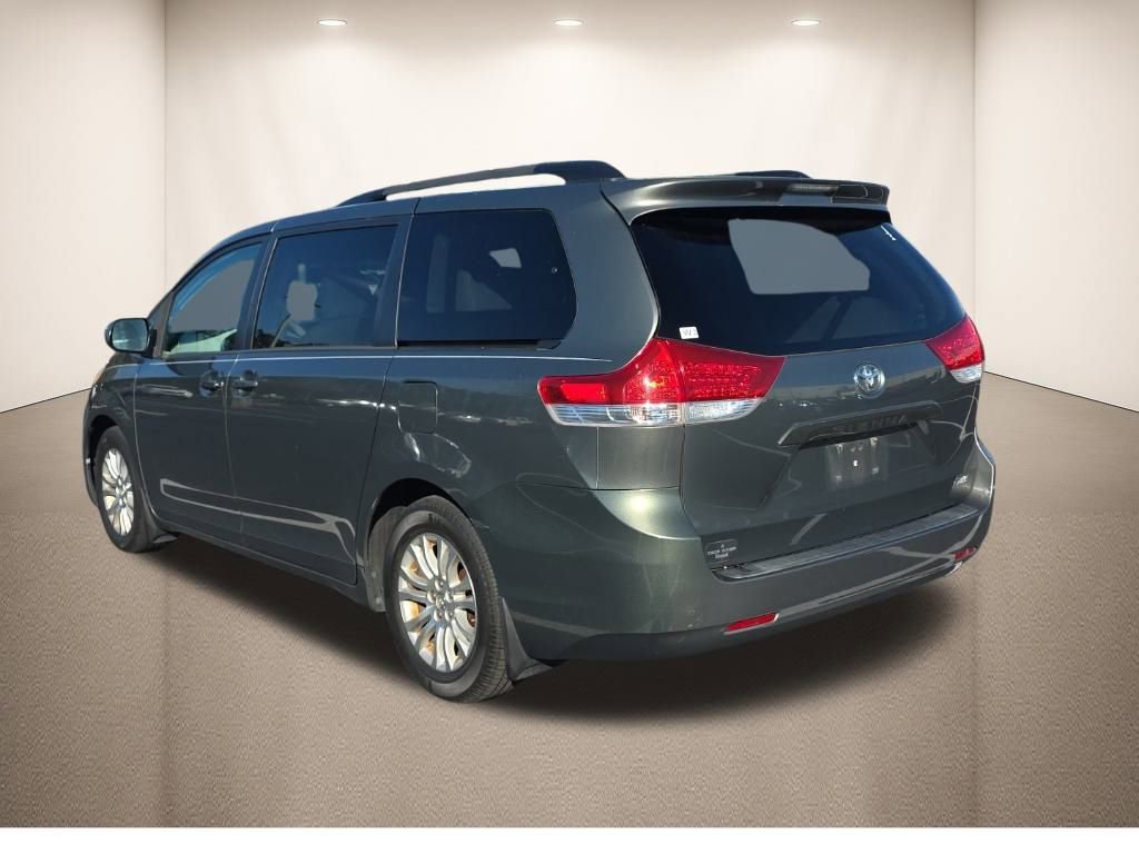 Used 2014 Toyota Sienna XLE image 10