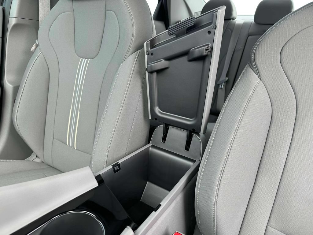 New 2025 Hyundai Elantra SEL FWD image 18