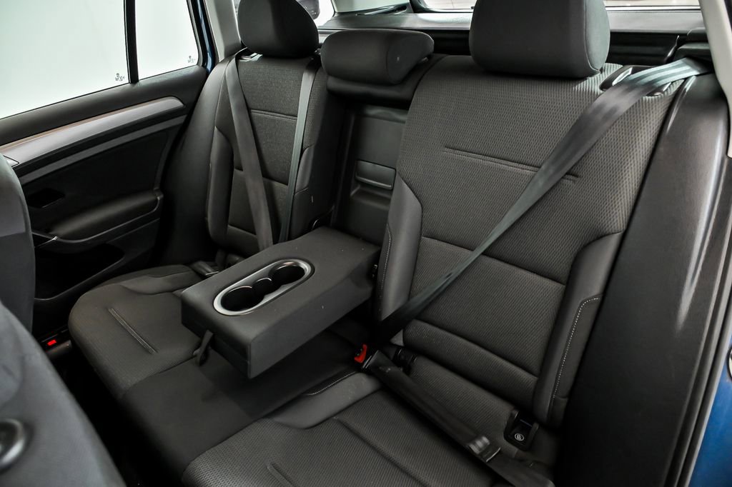 Used 2016 Volkswagen Golf S image 14