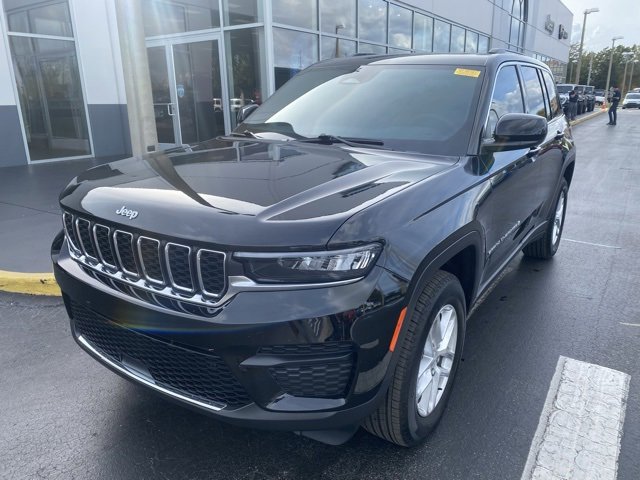 Used 2025 Jeep Grand Cherokee Laredo X w/ Luxury Tech Group I image 4