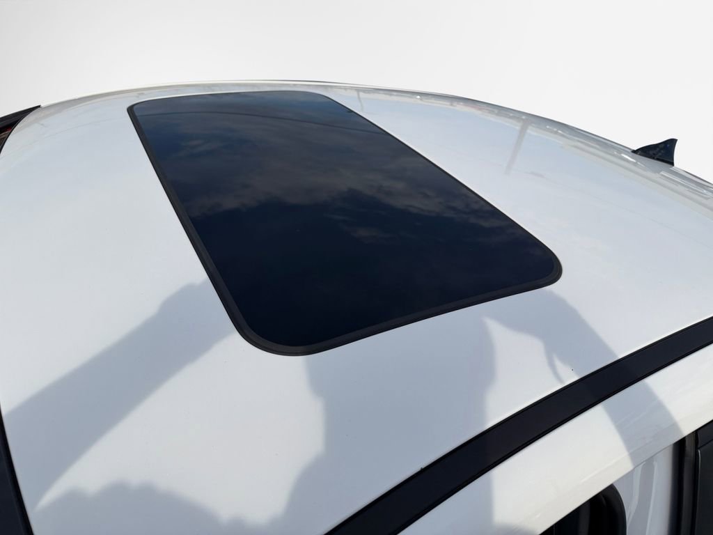 Used 2024 Hyundai Elantra Limited image 23