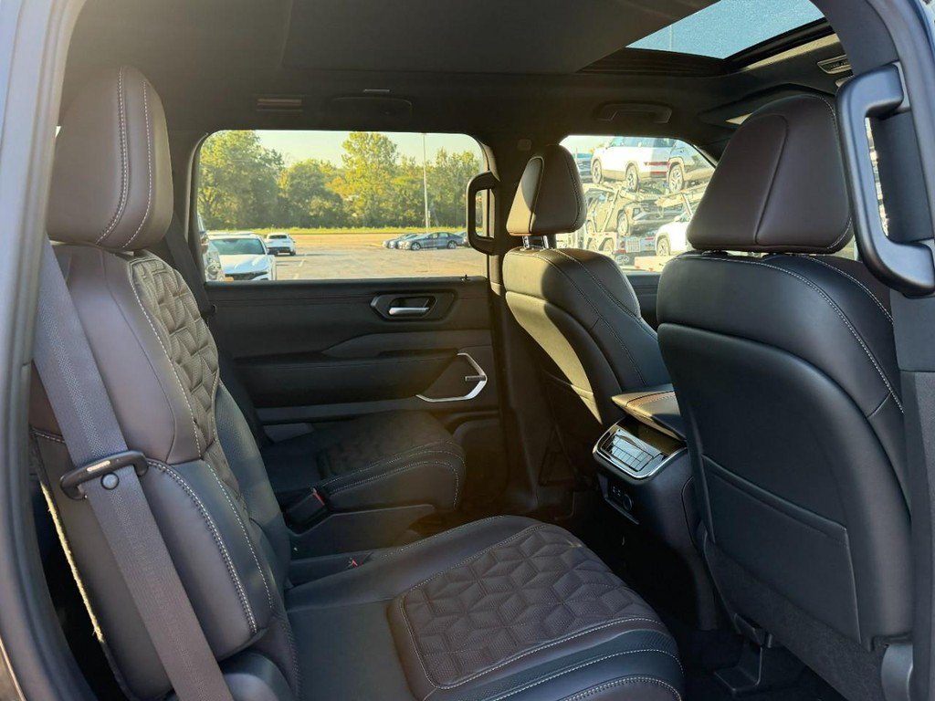 New 2027 Nissan Armada Platinum AWD/4WD image 4