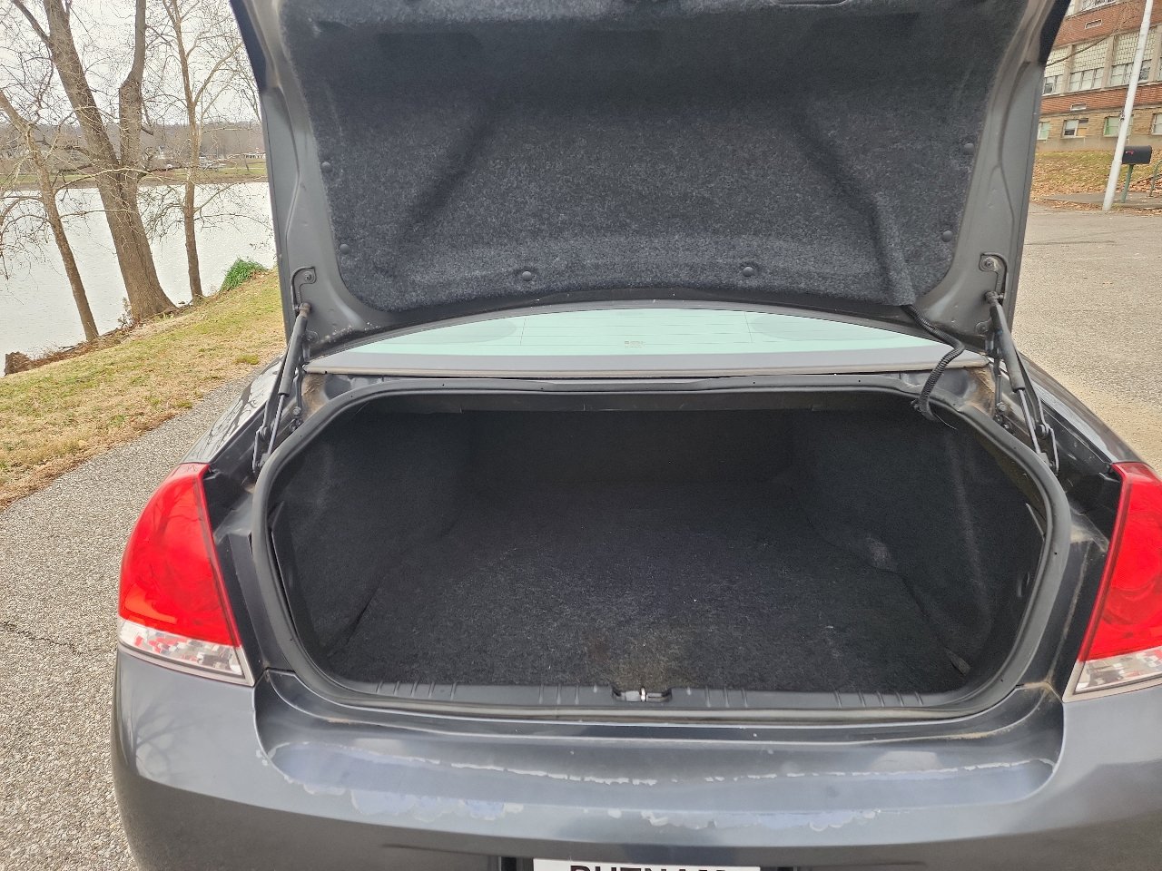 Used 2010 Chevrolet Impala LT image 11