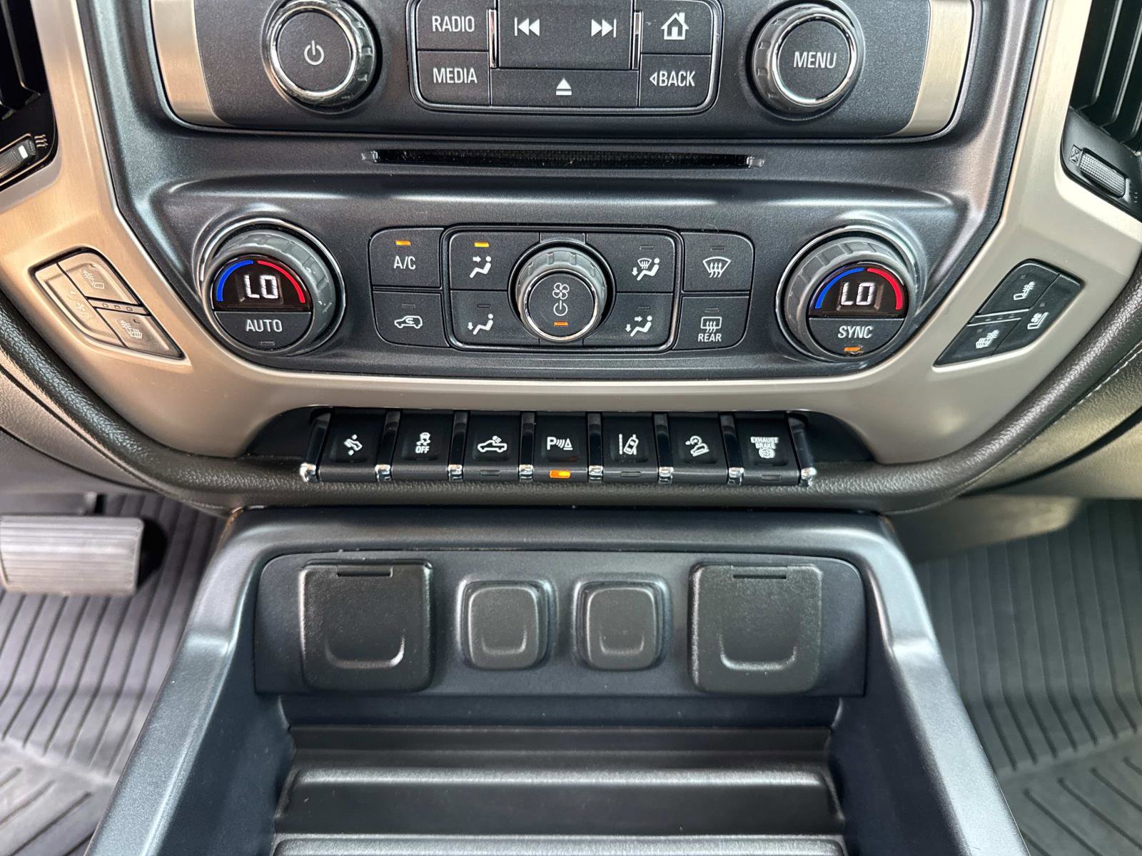 Used 2018 GMC Sierra 2500 Denali w/ Duramax Plus Package AWD/4WD image 33