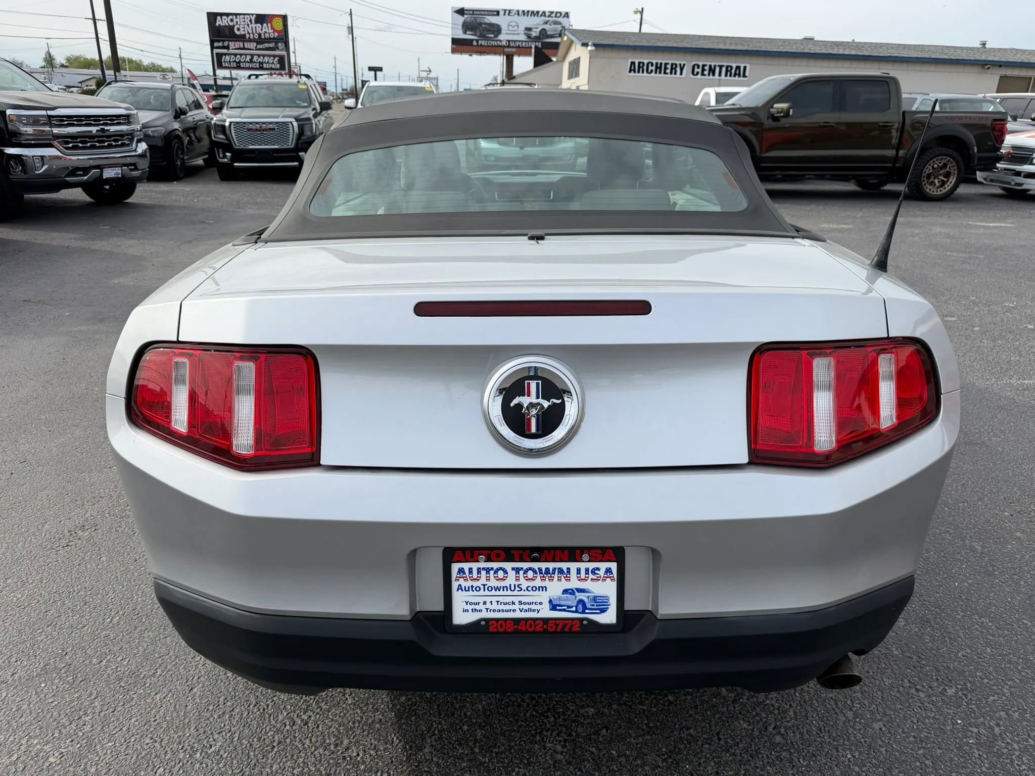 Used 2010 Ford Mustang Convertible RWD image 4