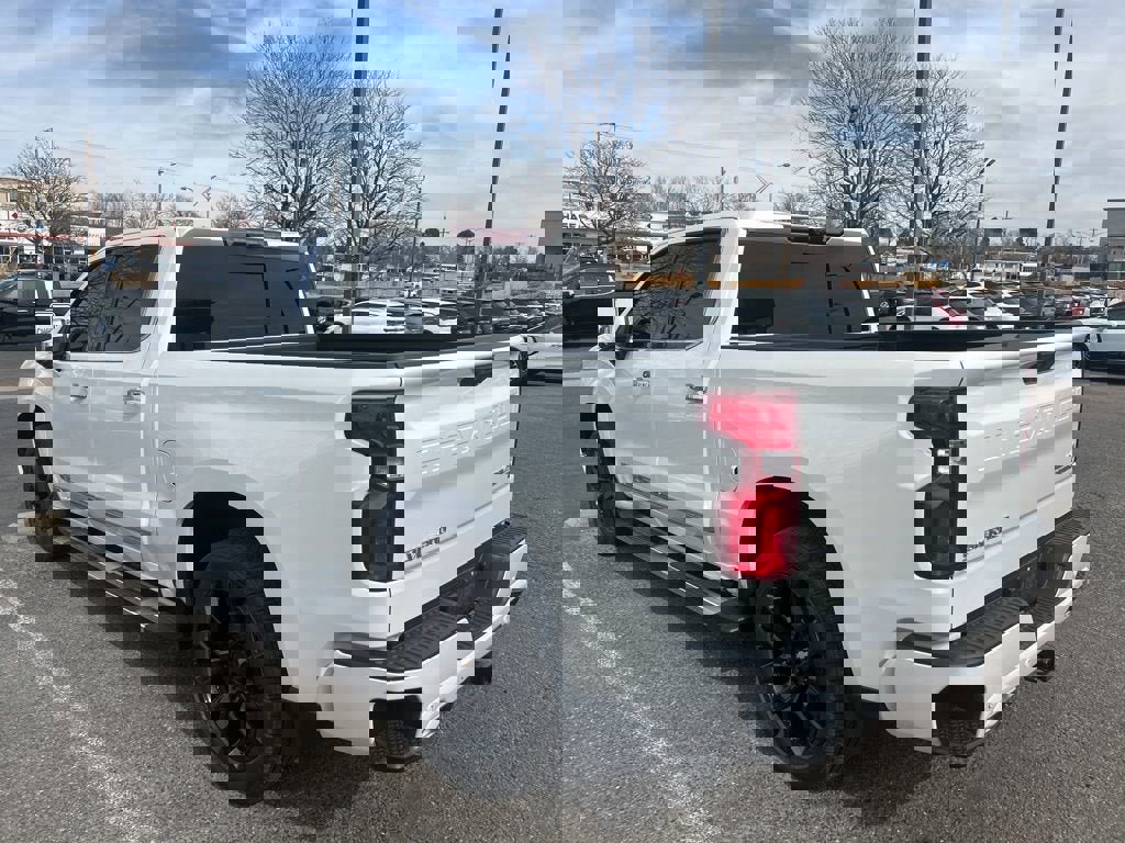 Used 2024 Chevrolet Silverado 1500 High Country w/ High Country Premium Package image 3