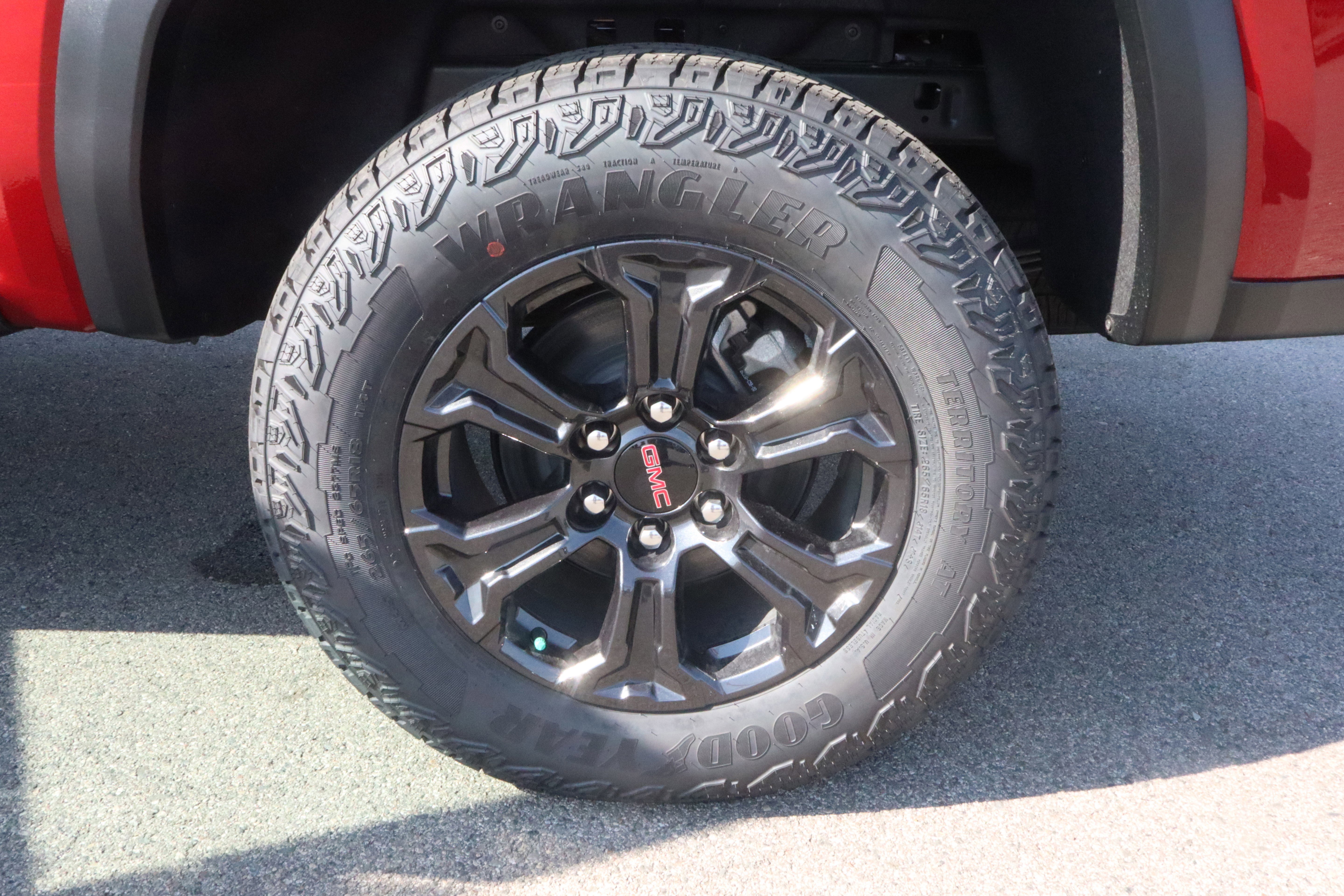 New 2025 GMC Canyon Elevation w/ Convenience Package image 21