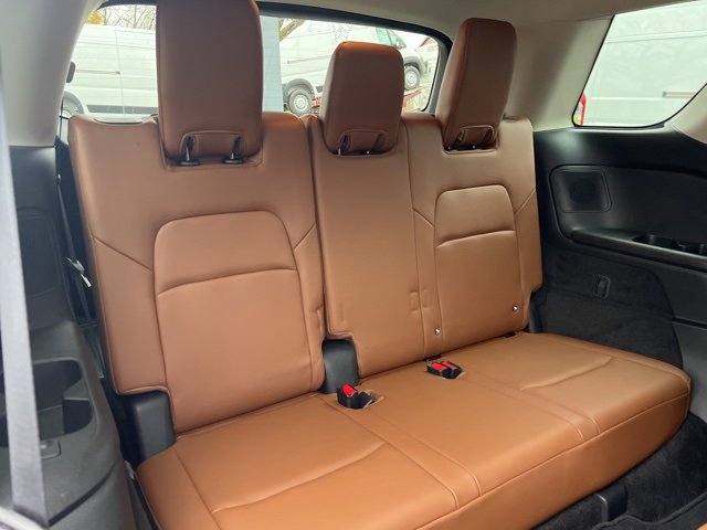 Used 2024 Nissan Pathfinder Platinum image 16