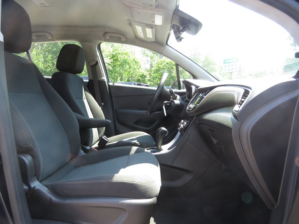 Used 2020 Chevrolet Trax LS AWD/4WD image 13