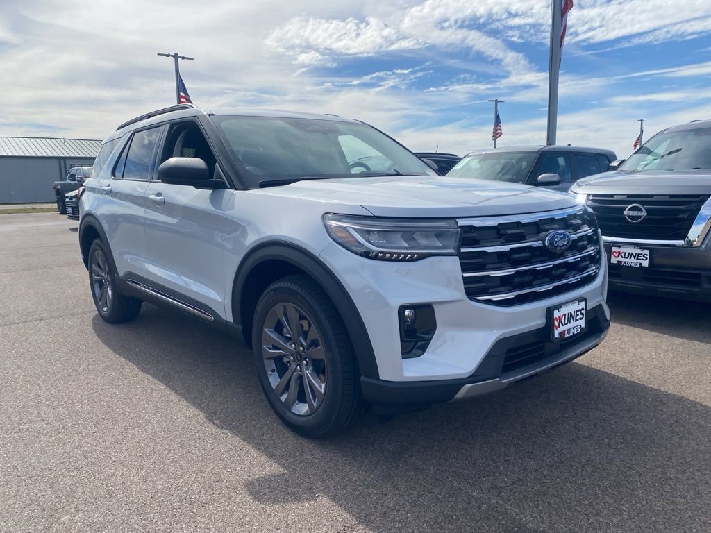 New 2025 Ford Explorer Active image 2