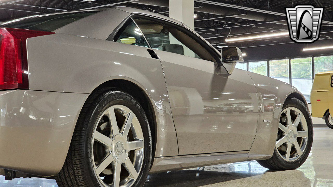 Used 2004 Cadillac XLR image 14