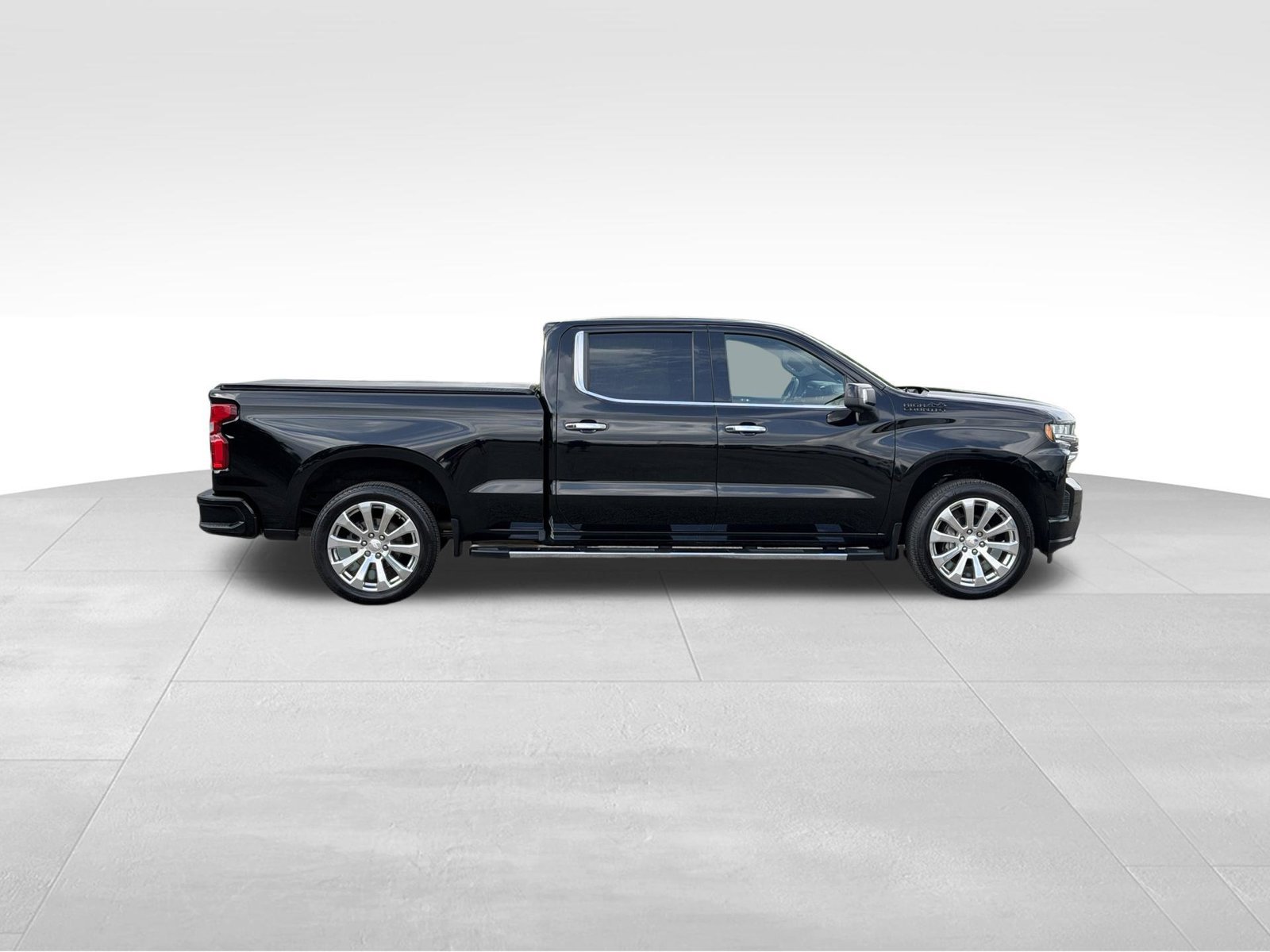 Used 2022 Chevrolet Silverado 1500 High Country w/ LPO, Dark Essentials Package AWD/4WD image 2