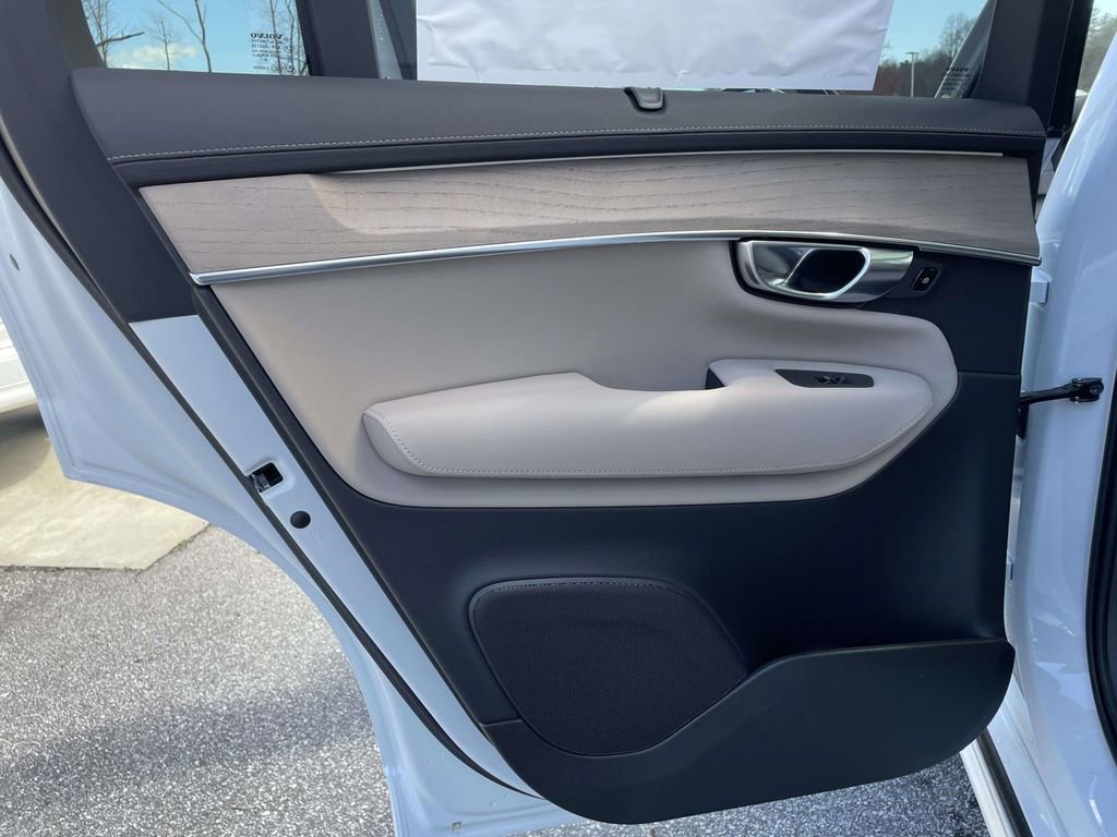 New 2026 Volvo XC90 T8 Ultra w/ Protection Package Premier image 2