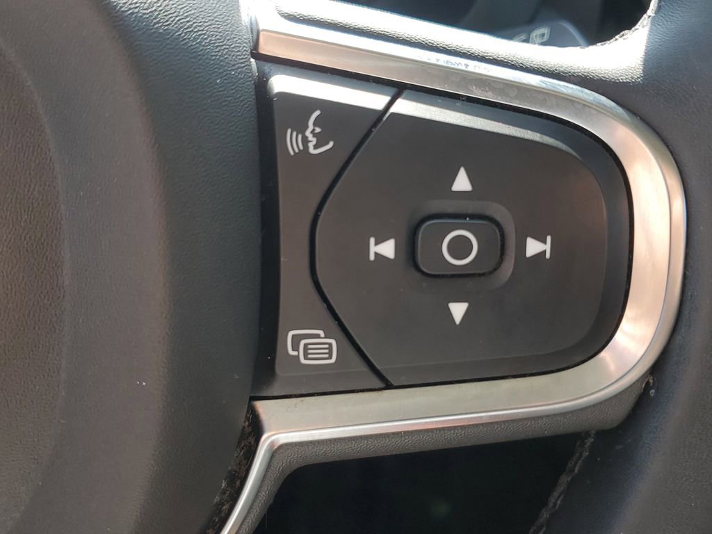 Used 2024 Volvo XC60 B5 Core image 29