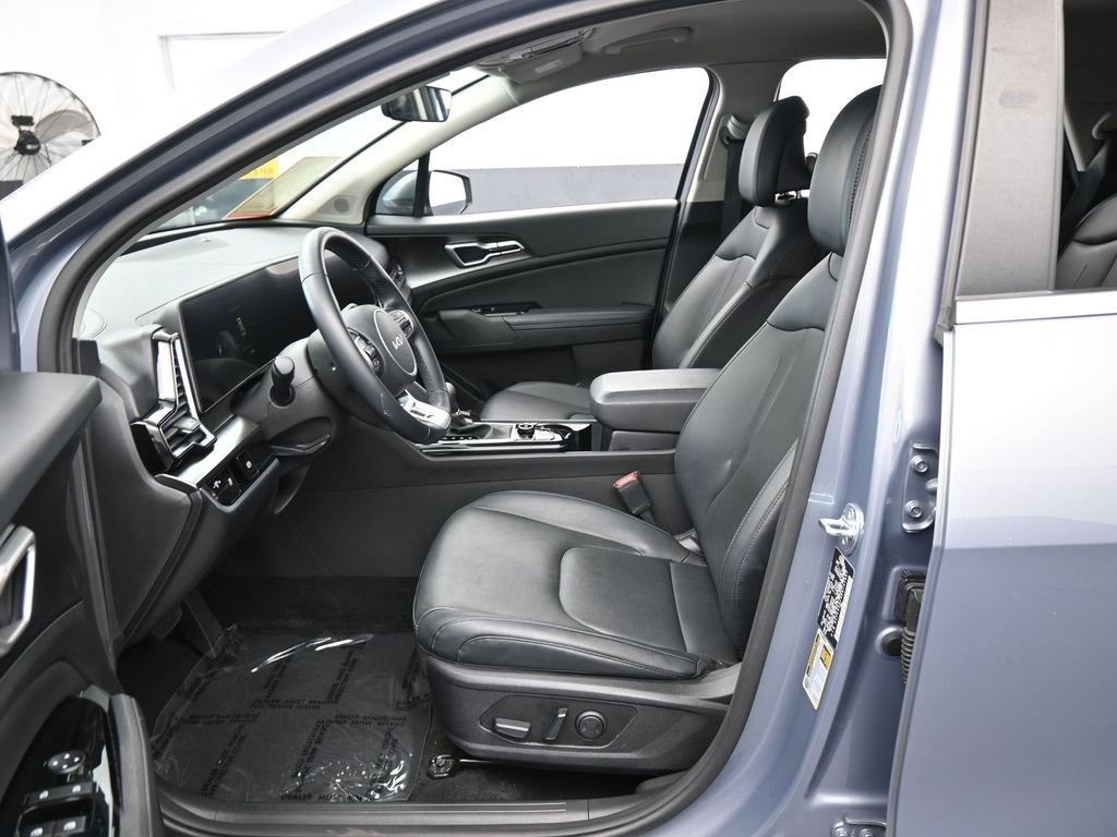 Used 2024 Kia Sportage EX image 11