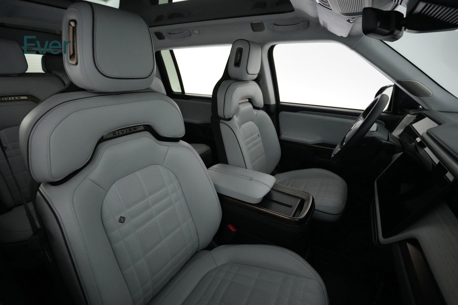 Used 2025 Rivian R1S Premium image 23