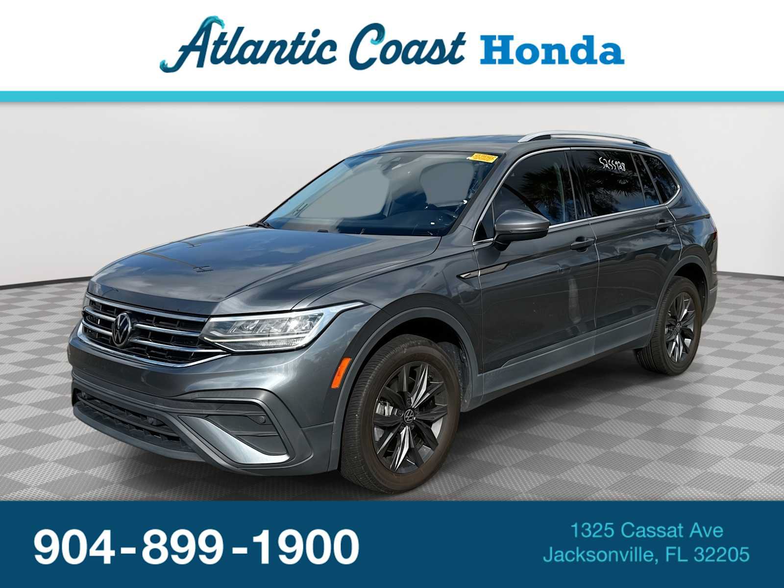 Used 2022 Volkswagen Tiguan SE FWD image 1