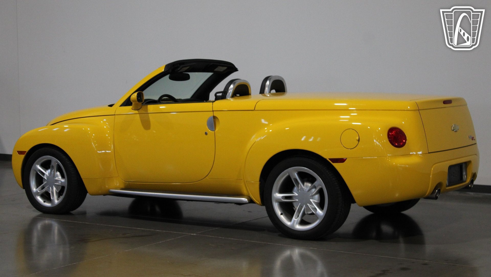 Used 2003 Chevrolet SSR w/ Preferred Equipment Group RWD image 19