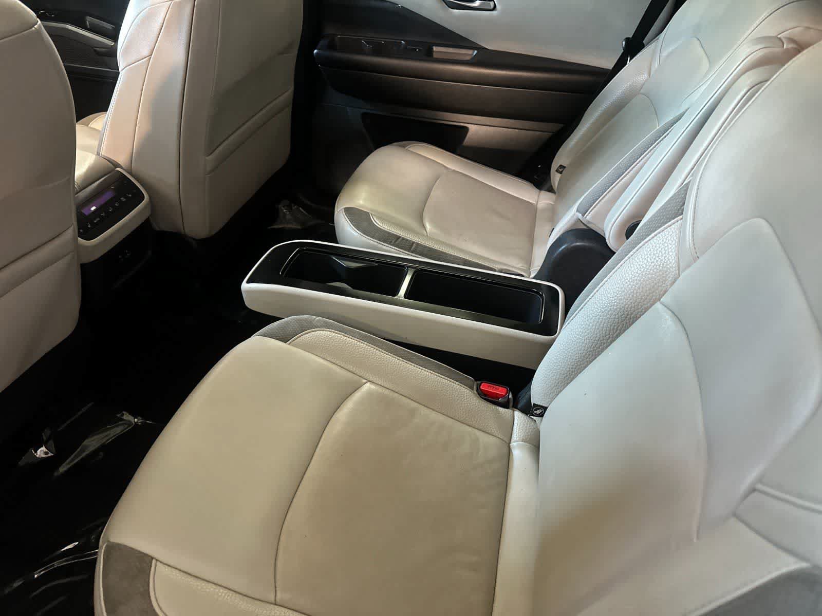 Used 2022 Nissan Pathfinder SL w/ SL Premium Package FWD image 5