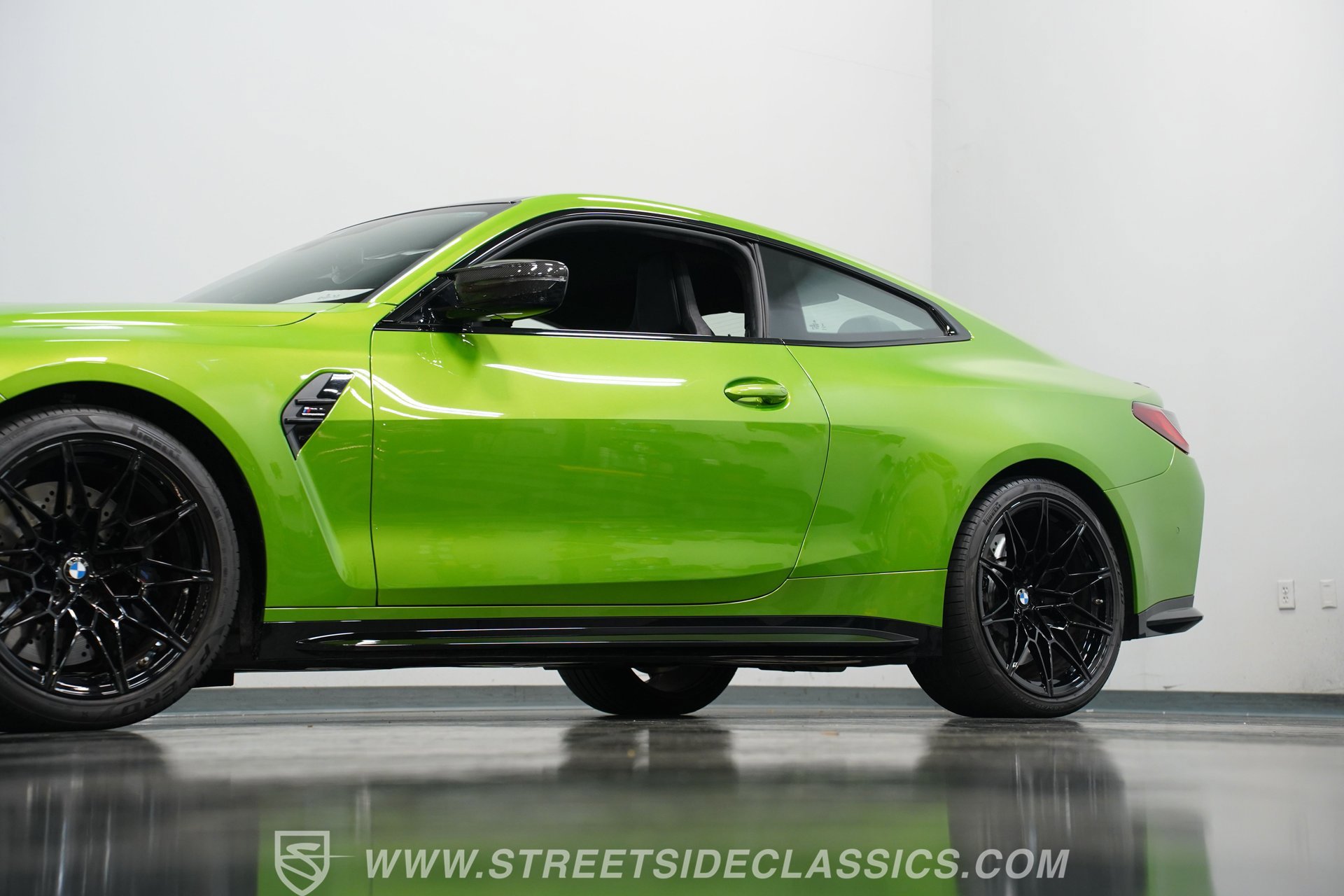 Used 2021 BMW M4 Competition w/ M Carbon Exterior Package RWD image 22