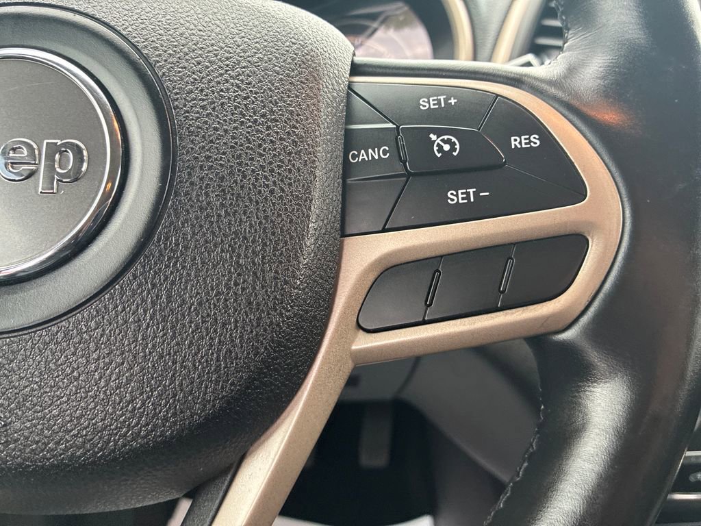 Used 2017 Jeep Cherokee Limited AWD/4WD image 21