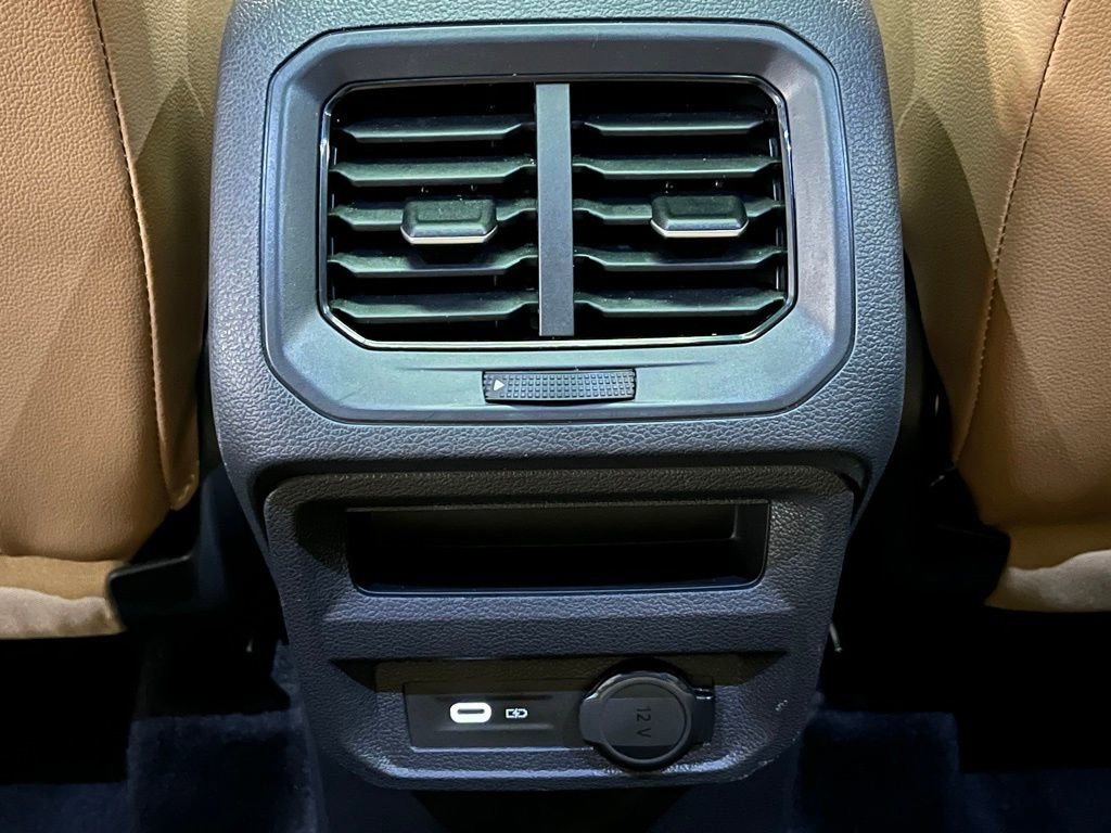 Used 2024 Volkswagen Tiguan SE w/ Panoramic Sunroof Package image 21