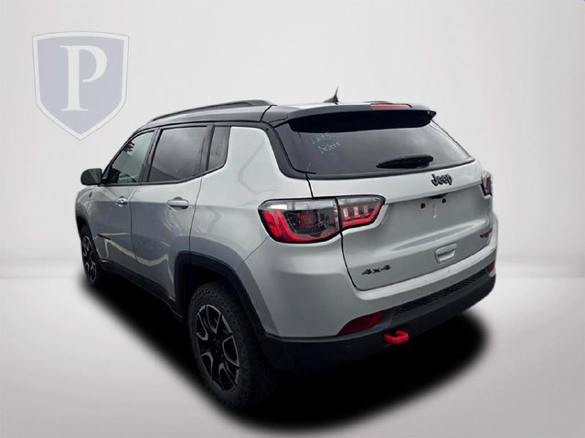 Used 2025 Jeep Compass Trailhawk AWD/4WD image 10