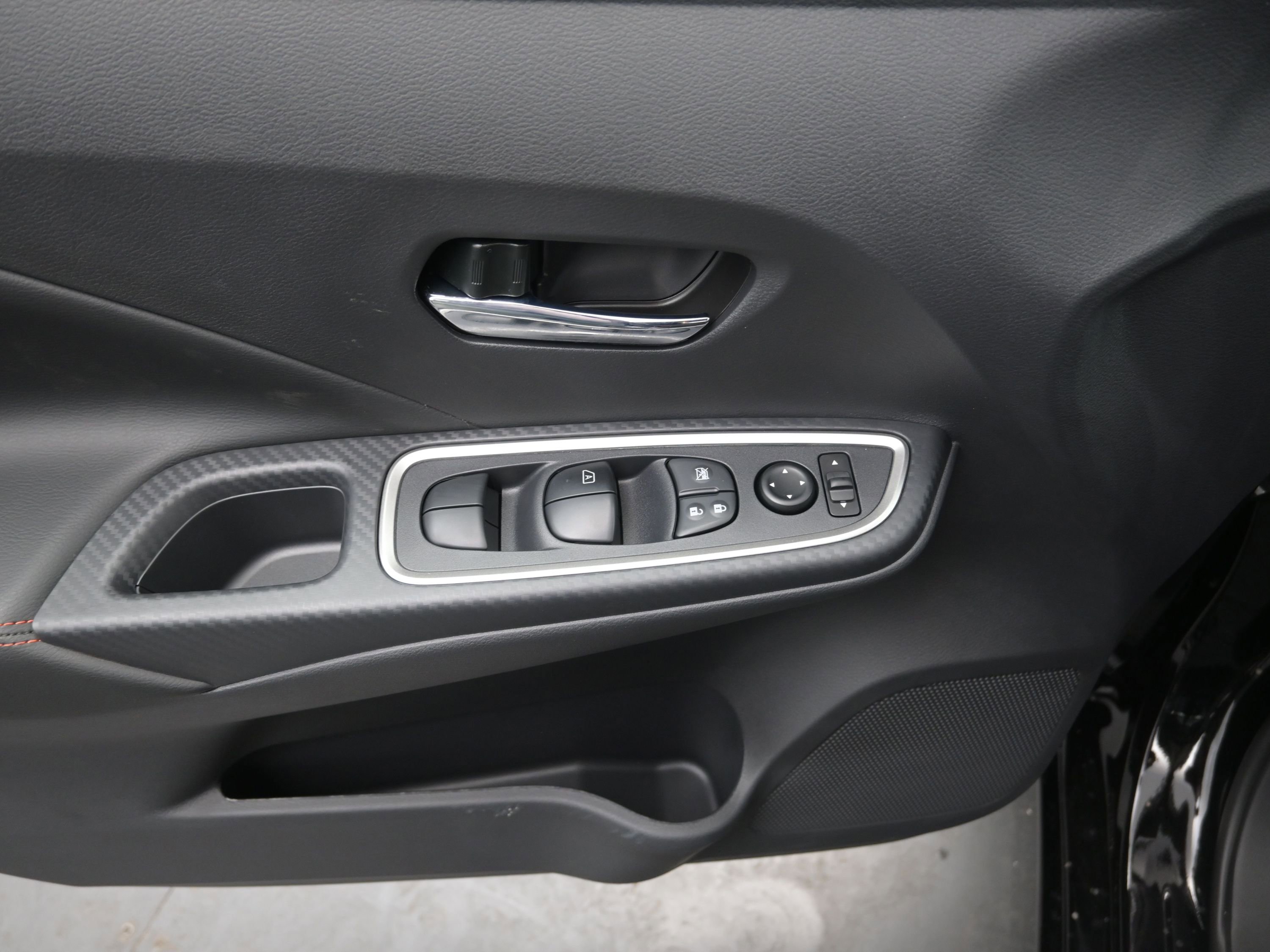 New 2025 Nissan Versa SR image 11