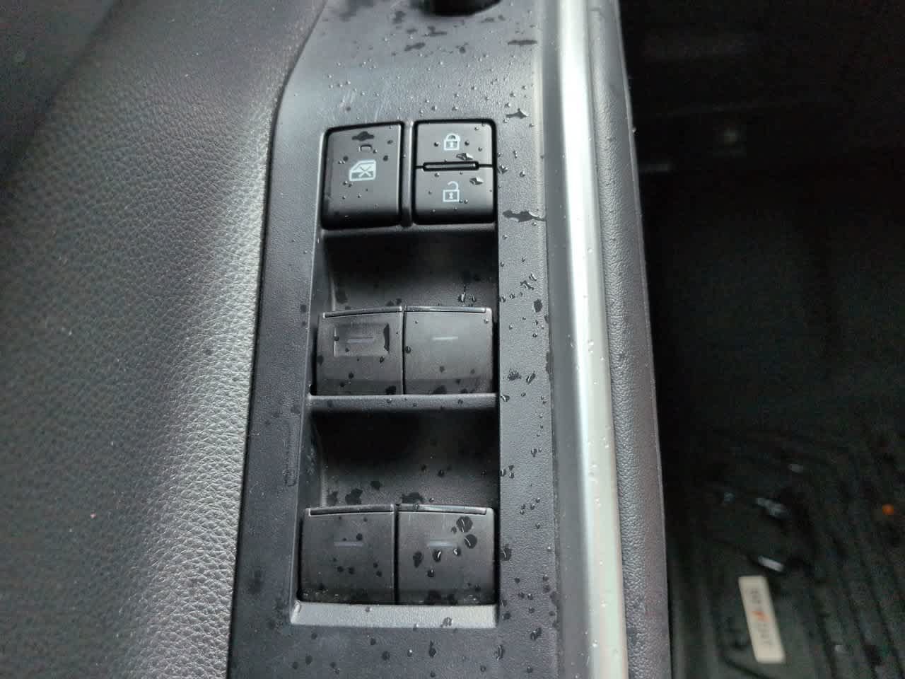 Certified 2021 Toyota Highlander XLE AWD/4WD image 24
