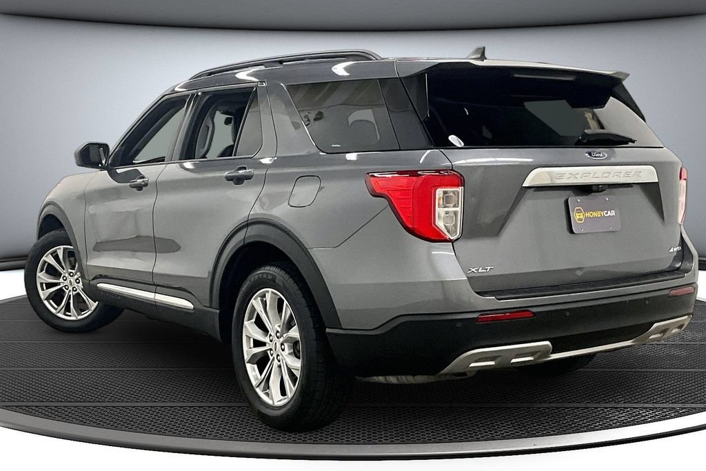 Used 2021 Ford Explorer XLT w/ Equipment Group 202A AWD/4WD image 4