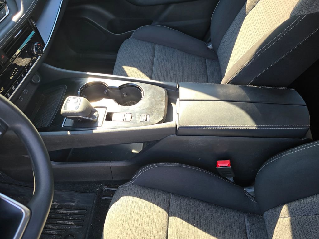 Used 2023 Nissan Rogue SV image 31