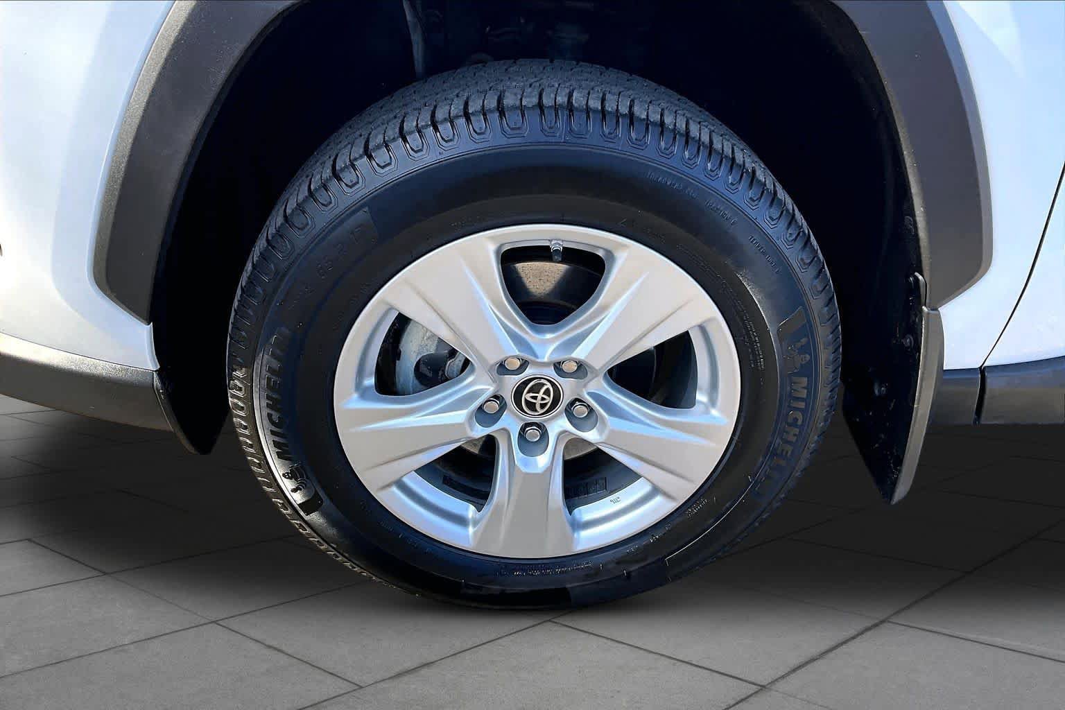 Certified 2021 Toyota RAV4 LE w/ Carpet Mat Package (TMS) AWD/4WD image 11