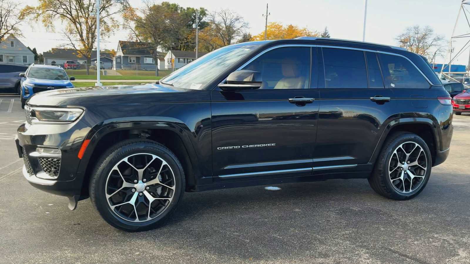 Used 2023 Jeep Grand Cherokee Summit image 6