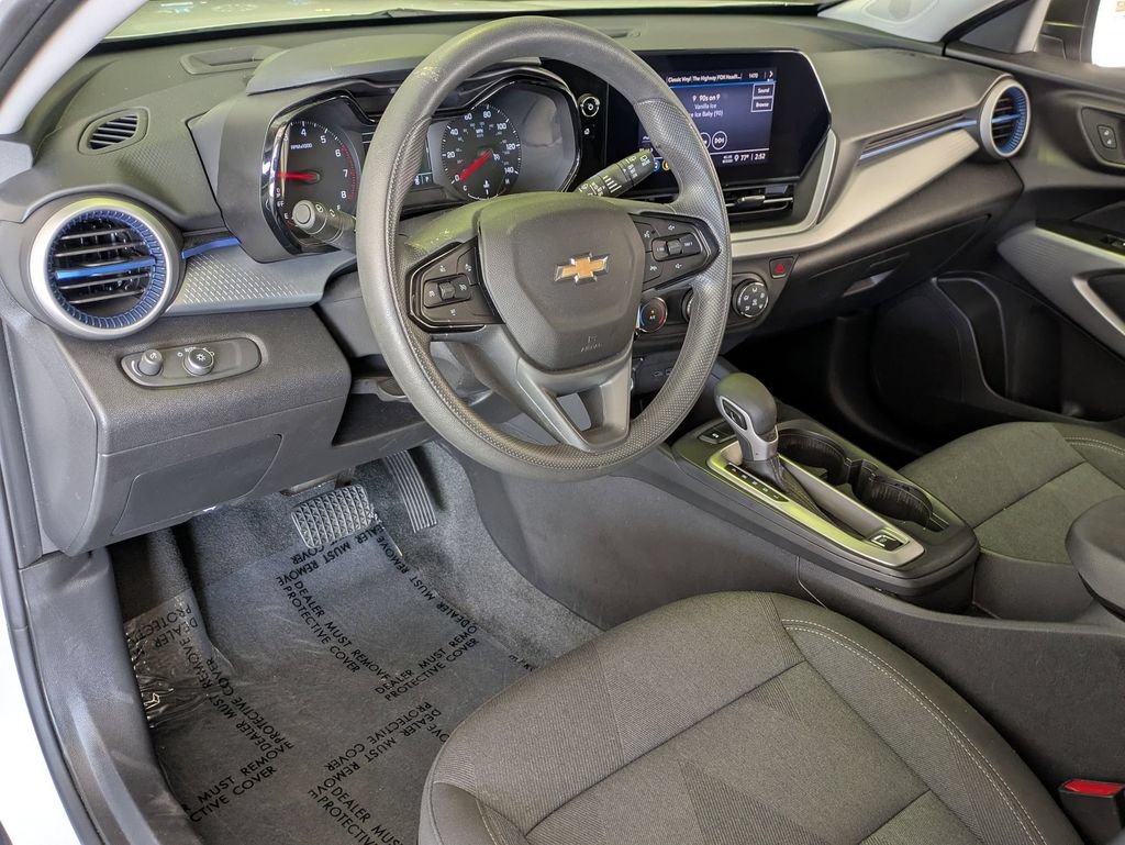 Used 2025 Chevrolet Trax LS FWD image 14