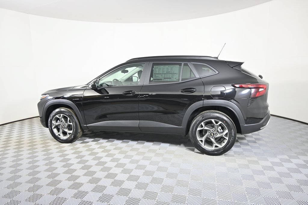 New 2026 Chevrolet Trax LT w/ Driver Confidence Package FWD image 3