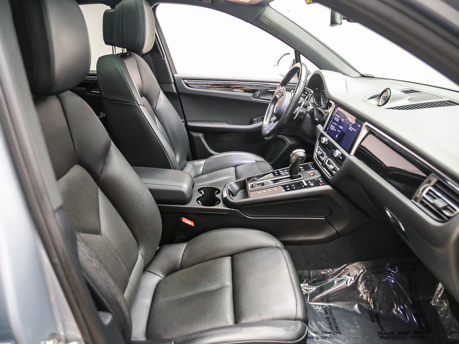 Certified 2022 Porsche Macan AWD/4WD image 20