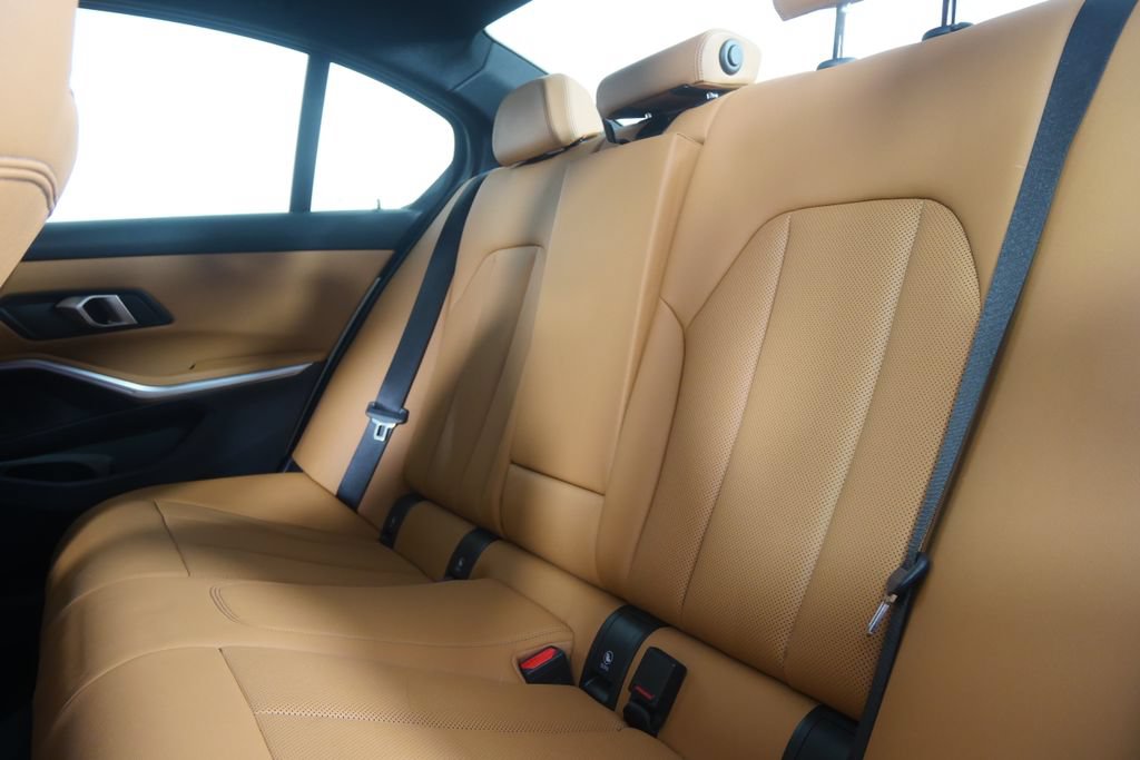 Certified 2025 BMW 330i Sedan RWD image 17