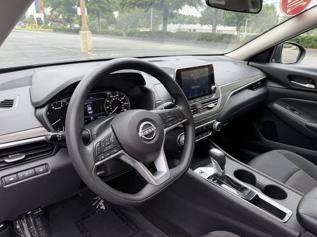 Used 2025 Nissan Altima 2.5 SV FWD image 13