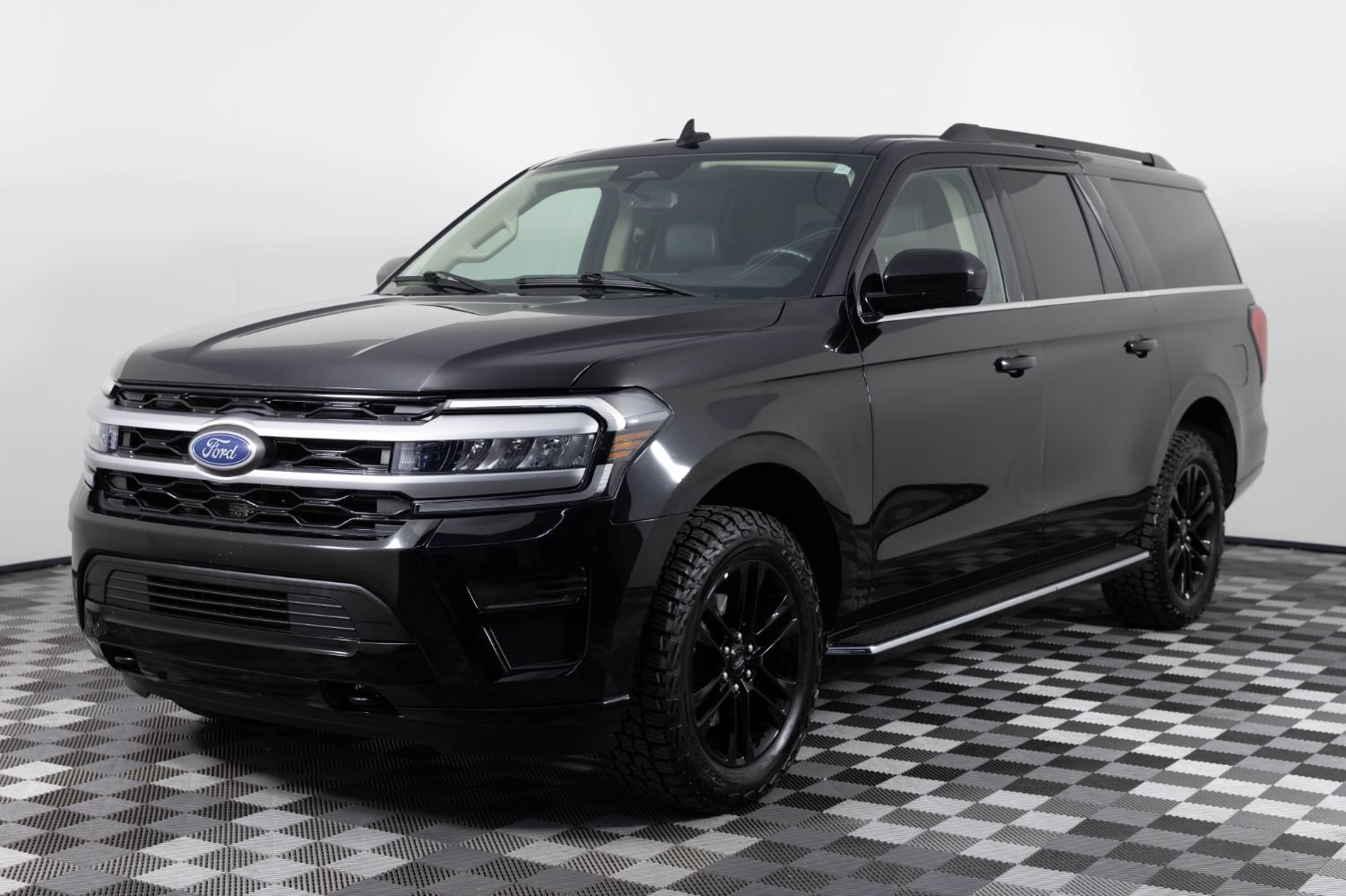 Used 2023 Ford Expedition Max XLT AWD/4WD image 2