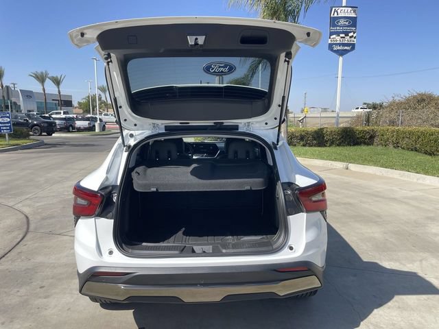 Used 2026 Chevrolet Trax ACTIV w/ Sunroof Package FWD image 25
