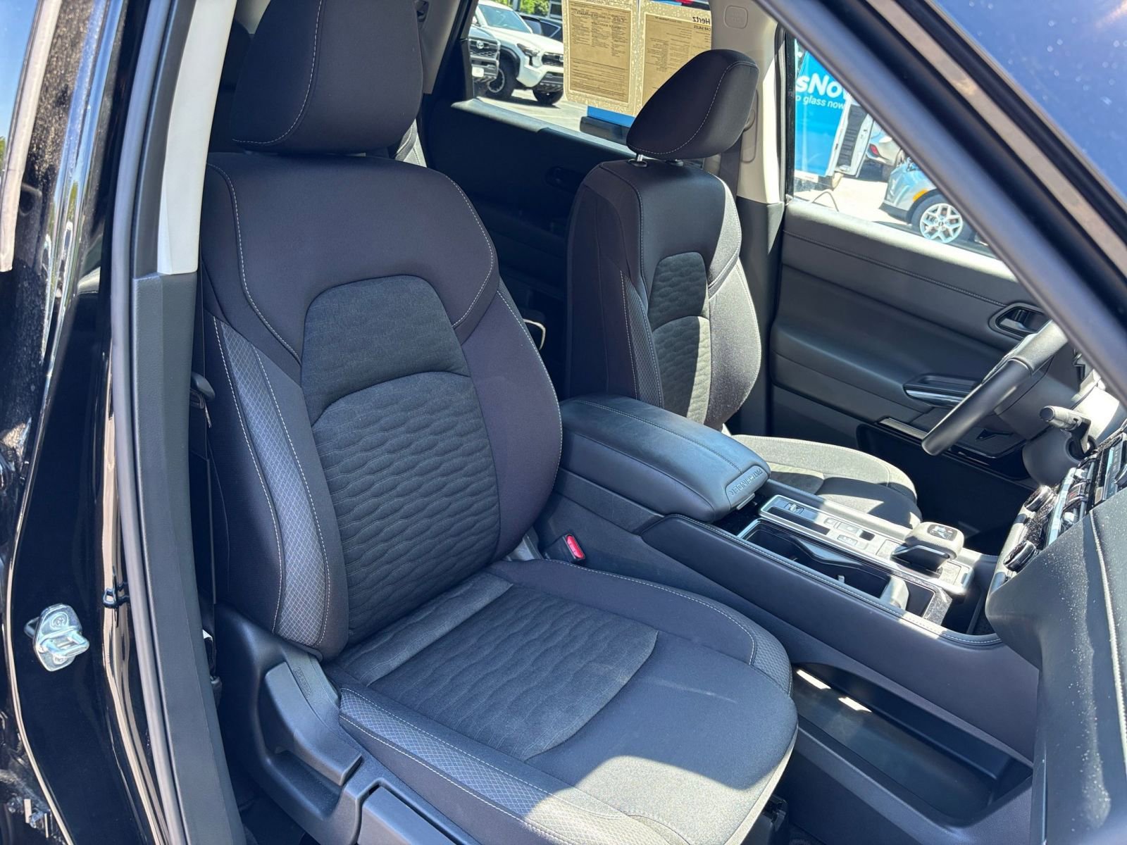 Used 2025 Nissan Pathfinder SV FWD image 39