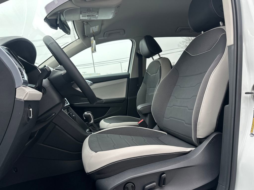 New 2026 Volkswagen Taos SE image 3