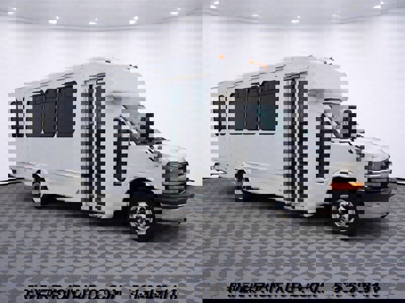 Used 2013 Chevrolet Express 4500 w/ Shuttle Bus Package RWD image 1