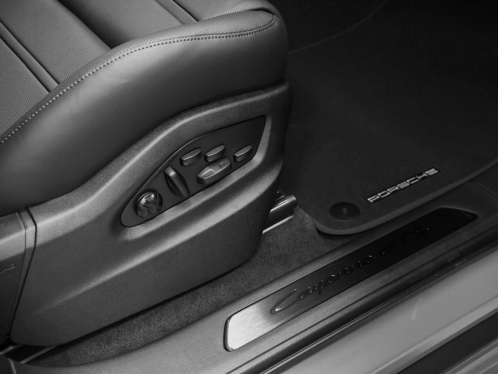 New 2026 Porsche Cayenne GTS AWD/4WD image 24