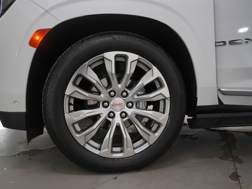 Used 2023 GMC Yukon Denali w/ Denali Reserve Package image 34