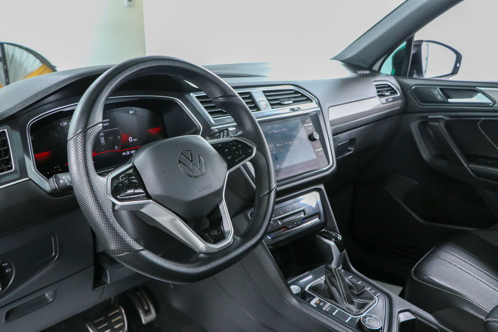 Used 2023 Volkswagen Tiguan SE R-Line AWD/4WD image 23
