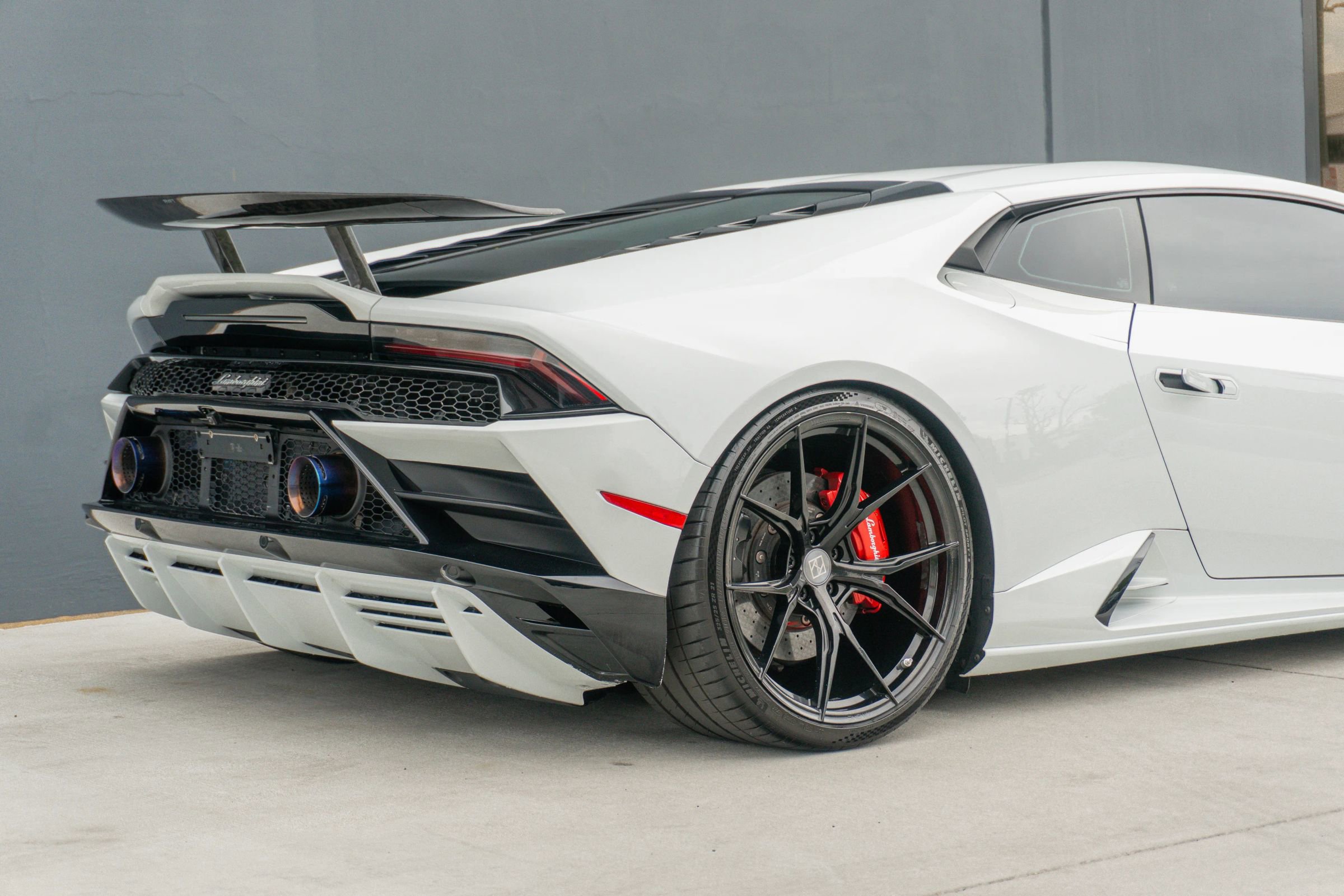Used 2020 Lamborghini Huracan EVO image 33