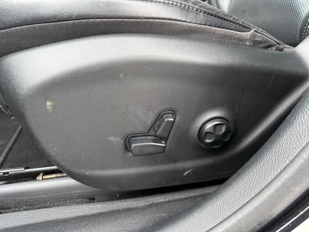 Used 2020 Jeep Cherokee Limited image 23